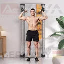Entraînement de force sur la station de musculation AsVIVA MG9 Dual murale et compacte