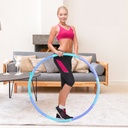 Un modèle s'entraîne avec le cerceau Hula-Hoop AsVIVA HH1 pour un ventre ferme et plat